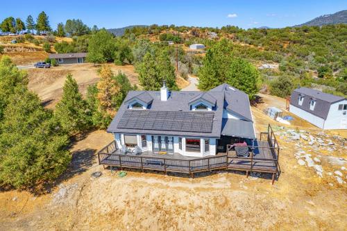 Hilltop Hideaway Cabin – Photos 4