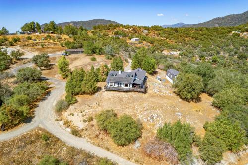 Hilltop Hideaway Cabin – Photos 5