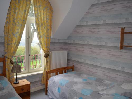 a bedroom with a bed and a window at Gîte à Saint-Étienne-au-Mont avec jardin privatif, cheminée, WiFi et animaux admis - FR-1-376-77 in Saint-Étienne-au-Mont
