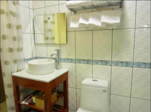 Un baño de Sailin 137 Hostel