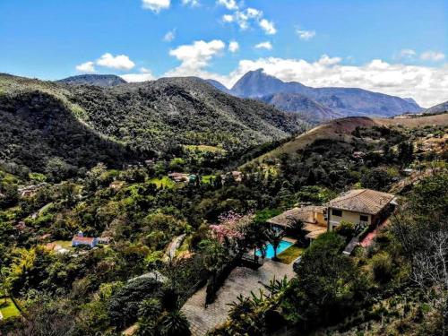 Pemandangan gunung umum atau pemandangan gunung yang diambil dari inn ini
