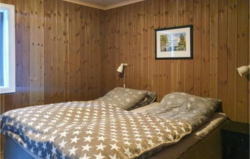 A bed or beds in a room at Gorgeous Home In Rysstad With House A Mountain View