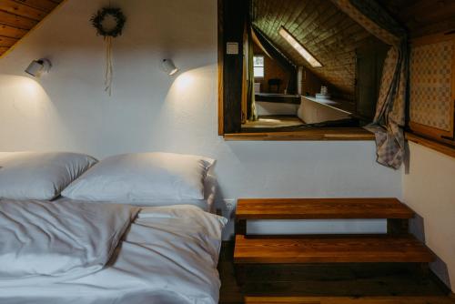Una cama o camas en una habitación de Kellerstöckl Berg 106