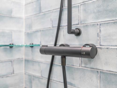 a black towel rack on a brick wall at OSTSEELOFT BINZ - Villa Amanda WG 08 in Binz