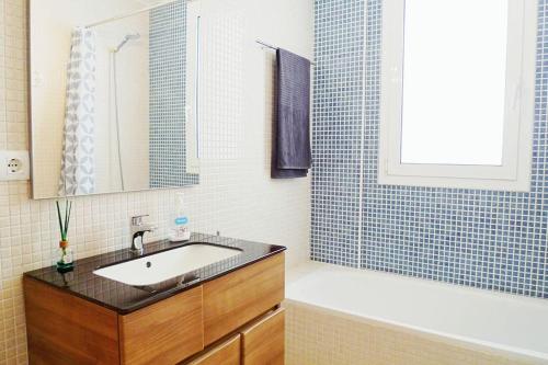 Kúpeľňa v ubytovaní Precioso apartamento con piscina y jardín propio