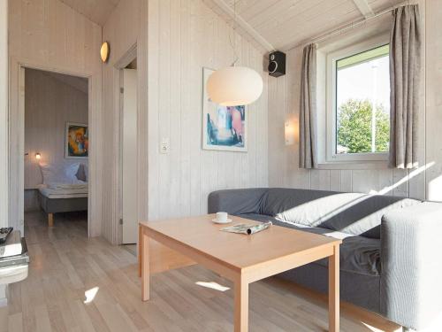 Postel nebo postele na pokoji v ubytování Two-Bedroom Holiday home in Grömitz 10