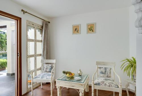 Zona de estar de Swaroop Vilas - Lake Facing Boutique Hotel