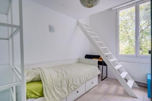 Foto dalla galleria di Bordeaux centre, Appartement privatif et 5 chambres privées, piscine, parking a Bordeaux