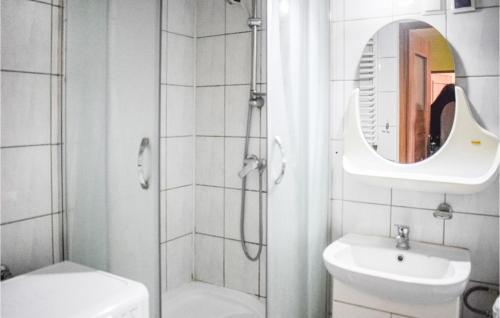 a bathroom with a shower and a sink and a mirror at 2 Bedroom Stunning Apartment In Zielona Gra in Zielona Góra