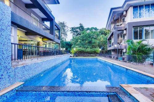Swimmingpoolen hos eller tæt på 2BHK Stunning Apartment with Pool