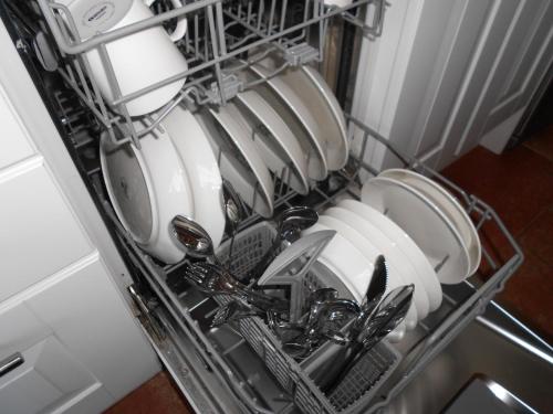 a dish drying rack filled with dishes and utensils at Tornvillan in Hammarland