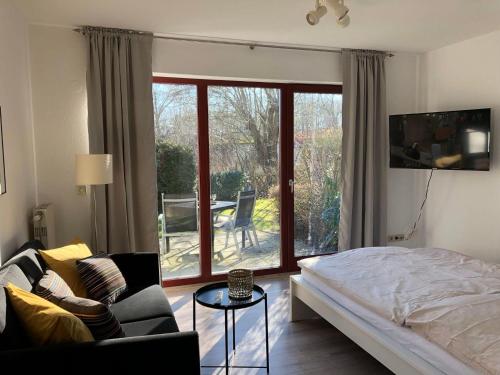 FerienwohnungKlausStoertebekermitSonnenterrasseGartenzwischen