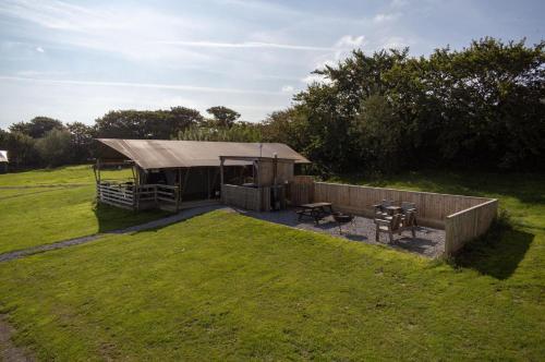 Φωτογραφία από το άλμπουμ του Burryholmes - Safari Glamping Tent - Llangennith σε Llangennith