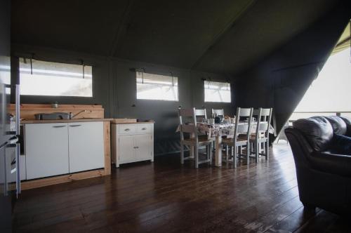 Φωτογραφία από το άλμπουμ του Burryholmes - Safari Glamping Tent - Llangennith σε Llangennith