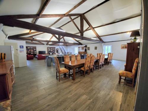 Photo de la galerie de l'établissement Maison spacieuse près de Lespignan avec piscine privée, à Lespignan