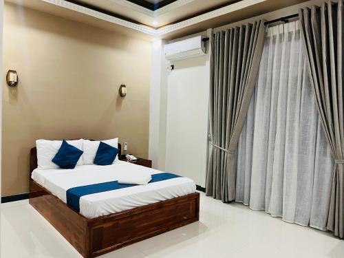 Postel nebo postele na pokoji v ubytování SP Tourist Hotel Jaffna
