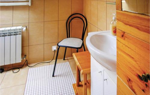 a chair sitting in a bathroom next to a sink at Awesome Home In Grunwald With 3 Bedrooms And Wifi in Mielno