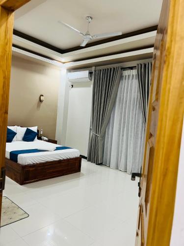 Postel nebo postele na pokoji v ubytování SP Tourist Hotel Jaffna