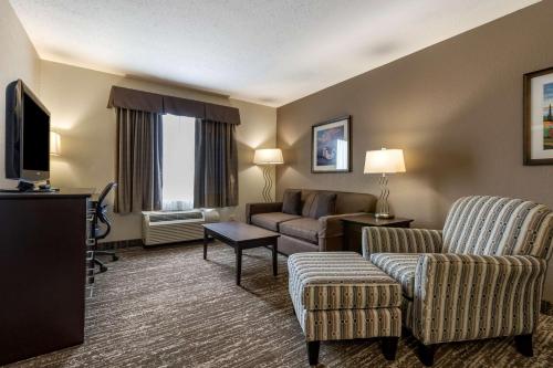 a living room with a couch and a tv at Best Western Plus Pembina Inn & Suites in Winnipeg