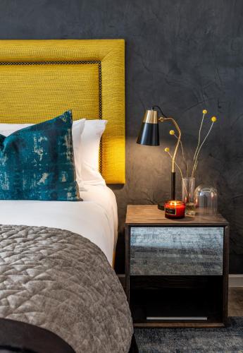 Ένα ή περισσότερα κρεβάτια σε δωμάτιο στο O' Two Hotel