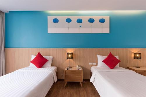 Postel nebo postele na pokoji v ubytování Hotel J Pattaya