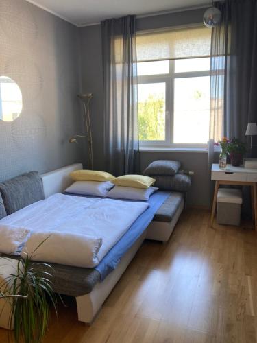 Ένα ή περισσότερα κρεβάτια σε δωμάτιο στο HomeinRiga