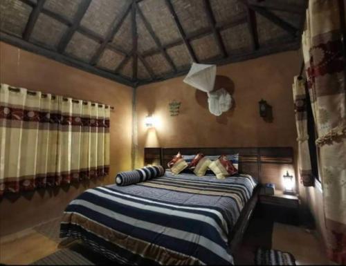 Tempat tidur dalam kamar di Tafelberg detached bungalow with swimming pool