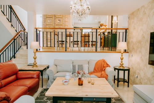 Acogedor adosado con piscina