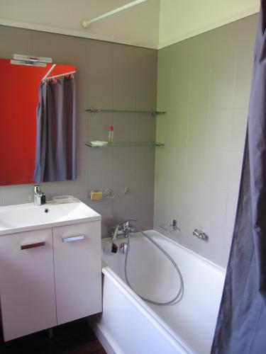 a bathroom with a tub and a sink and a bath tub at Maison avec grand jardin pour 15 couchages en Normandie in Cairon