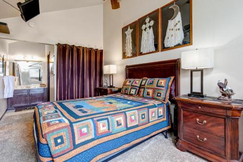 a bedroom with a bed and a dresser and a mirror at Red Pine Q8 in Park City