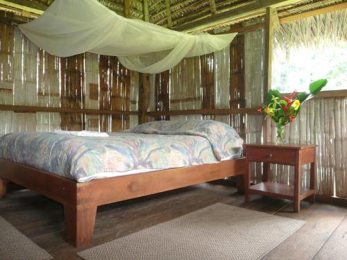 Ένα ή περισσότερα κρεβάτια σε δωμάτιο στο Cuyabeno River Lodge