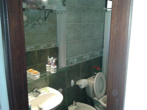 a bathroom with a toilet and a sink at Piriápolis Corralejo in Piriápolis