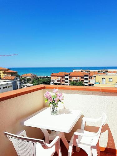 Gallery image of Marotta, 50 mt dal mare con aria condizionata, 2 camere, 6 letti in Marotta
