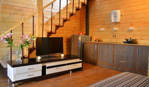Orabella Villas & Suitesにあるテレビまたはエンターテインメントセンター