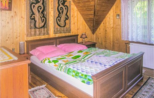 Кровать или кровати в номере Awesome Home In Lidzbark Warminski With Kitchen