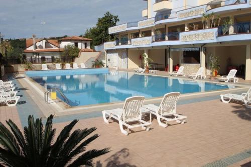 4-rooms apartments with swimming pool