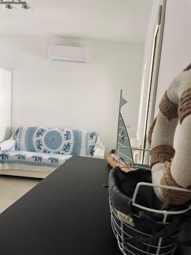 a living room with a table and a bed at A 2 passi dal mare Torre Faro LA PUNTA SeaHouse in Torre Faro