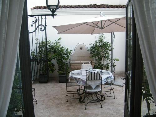 a patio with a table and an umbrella at Villa Franca in Franciacorta in Passirano
