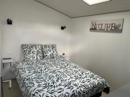 Postel nebo postele na pokoji v ubytování Gîte Le petit quartier