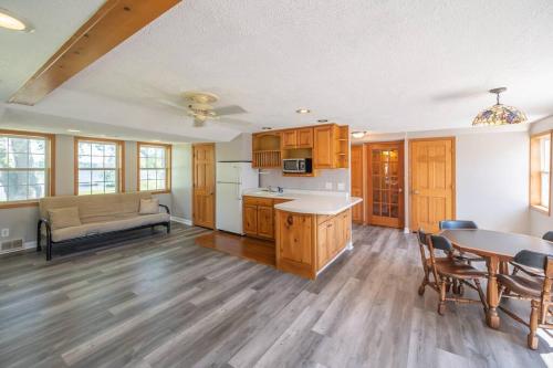 The Johnsburg Estate – Photos 2