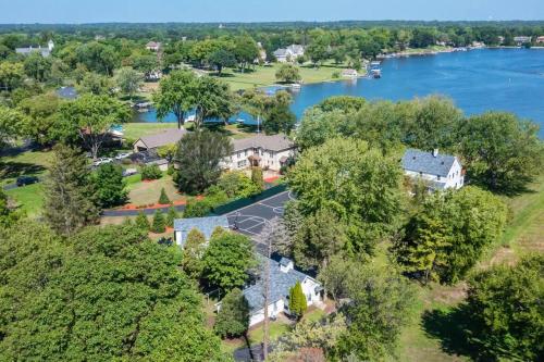 The Johnsburg Estate – Photos 3