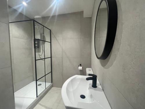 Sapphire Premier Apartments w/Secure Parking photo 16