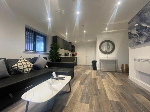 Sapphire Premier Apartments w/Secure Parking photo 21