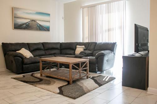 B - New 4 Bedroom Home - 5 Miles to Disney - Free Water Park - Private Pool photo 69