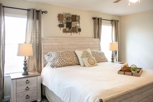 B - New 4 Bedroom Home - 5 Miles to Disney - Free Water Park - Private Pool photo 103