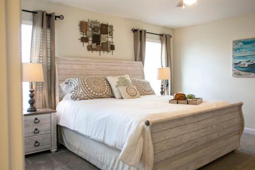 B - New 4 Bedroom Home - 5 Miles to Disney - Free Water Park - Private Pool photo 110