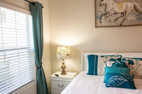 B - New 4 Bedroom Home - 5 Miles to Disney - Free Water Park - Private Pool photo 105