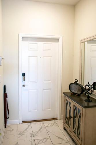 B - New 4 Bedroom Home - 5 Miles to Disney - Free Water Park - Private Pool photo 67
