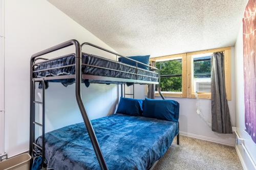 - une chambre avec 2 lits superposés dans l'établissement Old Texas Bunkhouse, à Wills Point