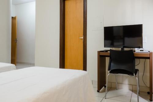 Televisyen dan/atau pusat hiburan di Ibituruna Center Hotel